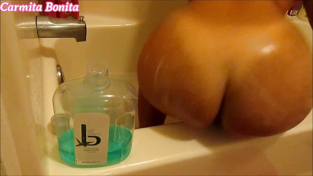 Splish Splash Big Booty Bath Gruba Latina Camgirl Carmita Bonita
