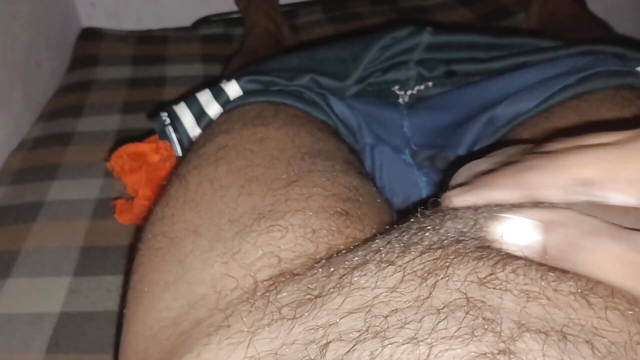 Hath se hila kr pani nika la