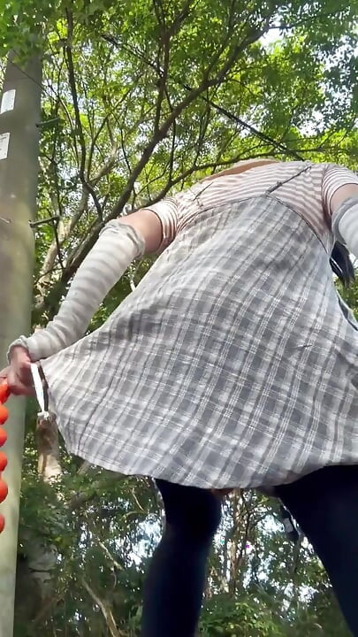No290白天在街上玩肛塞
