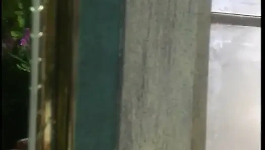 Güzel memeli ateşli kız büyük kalın bir yarağa biniyor