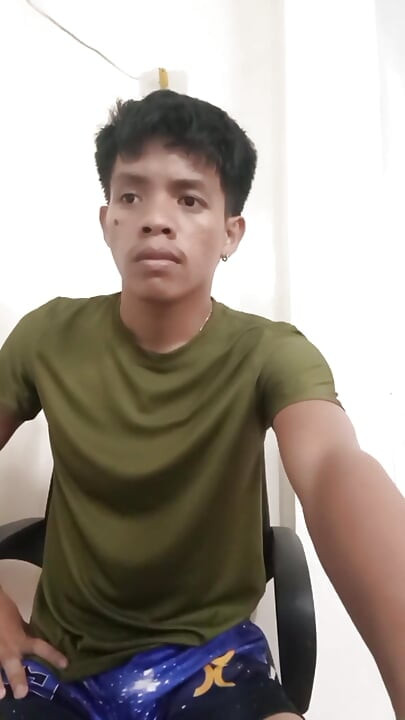 Pinoy Twink Gets Horny at Home