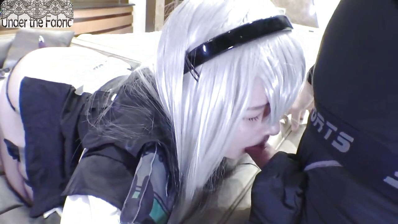 Hemmelig ekstranummeravsløring, smilende liten cosplayer kommer tilbake for en leken, altomfattende andre runde - 1