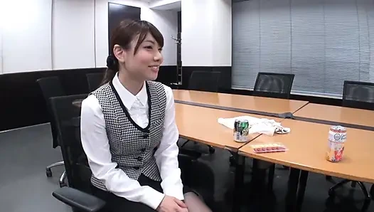 Orta yaşlı bir adam ve bir ofis hanımı