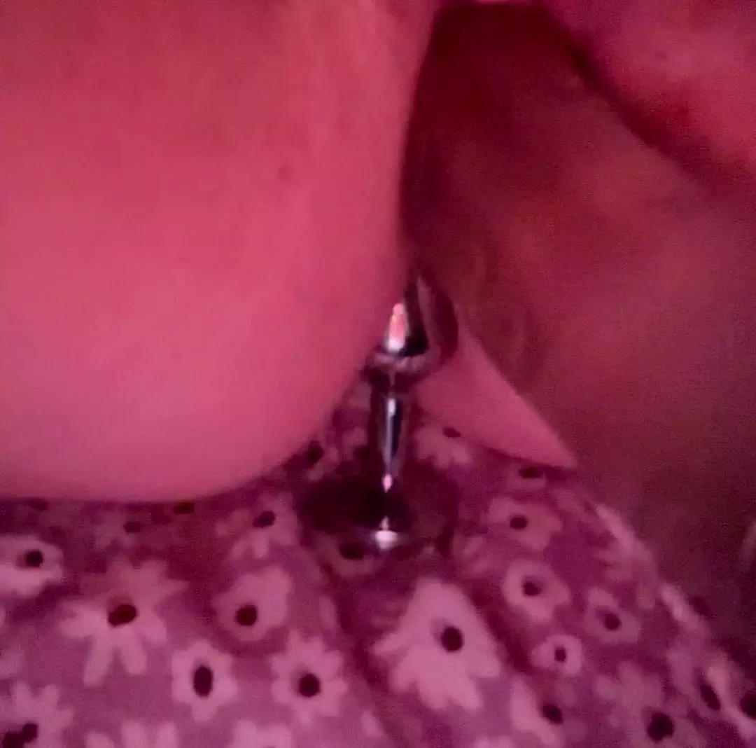 Fucking my pussy with a dildo hard until I cum while plugged