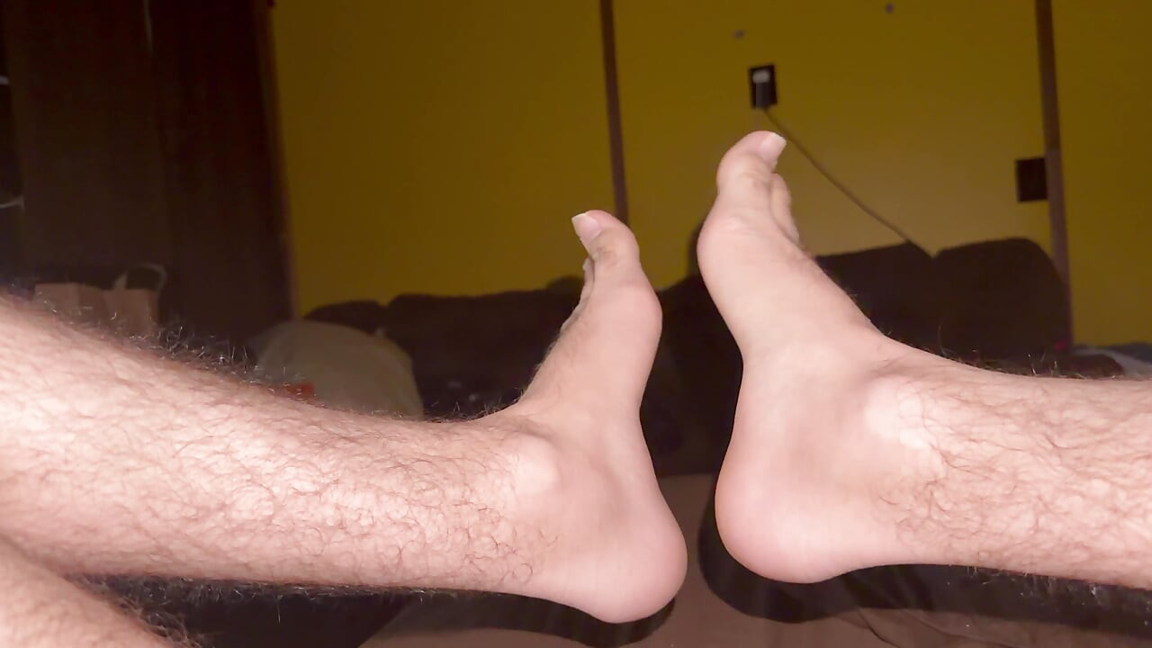 Short Masturbation Session + Showing off my feet
