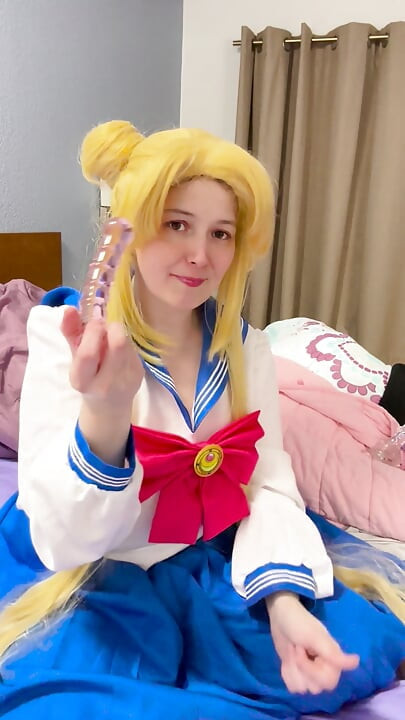 Мастурбація Sailor Moon перед Хелловіном