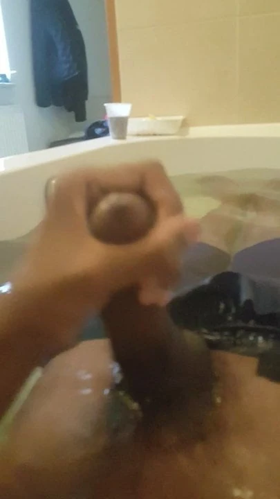 Jerking of in bath
