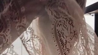 खूबसूरत विशालकाय महिला twerking में फीता