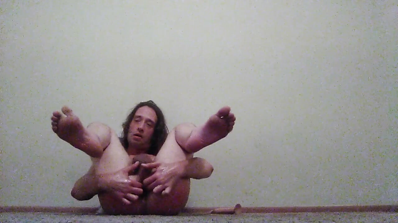 Vidéo torride d’une trans sexy [écartement du cul et éjaculation] (3/3)