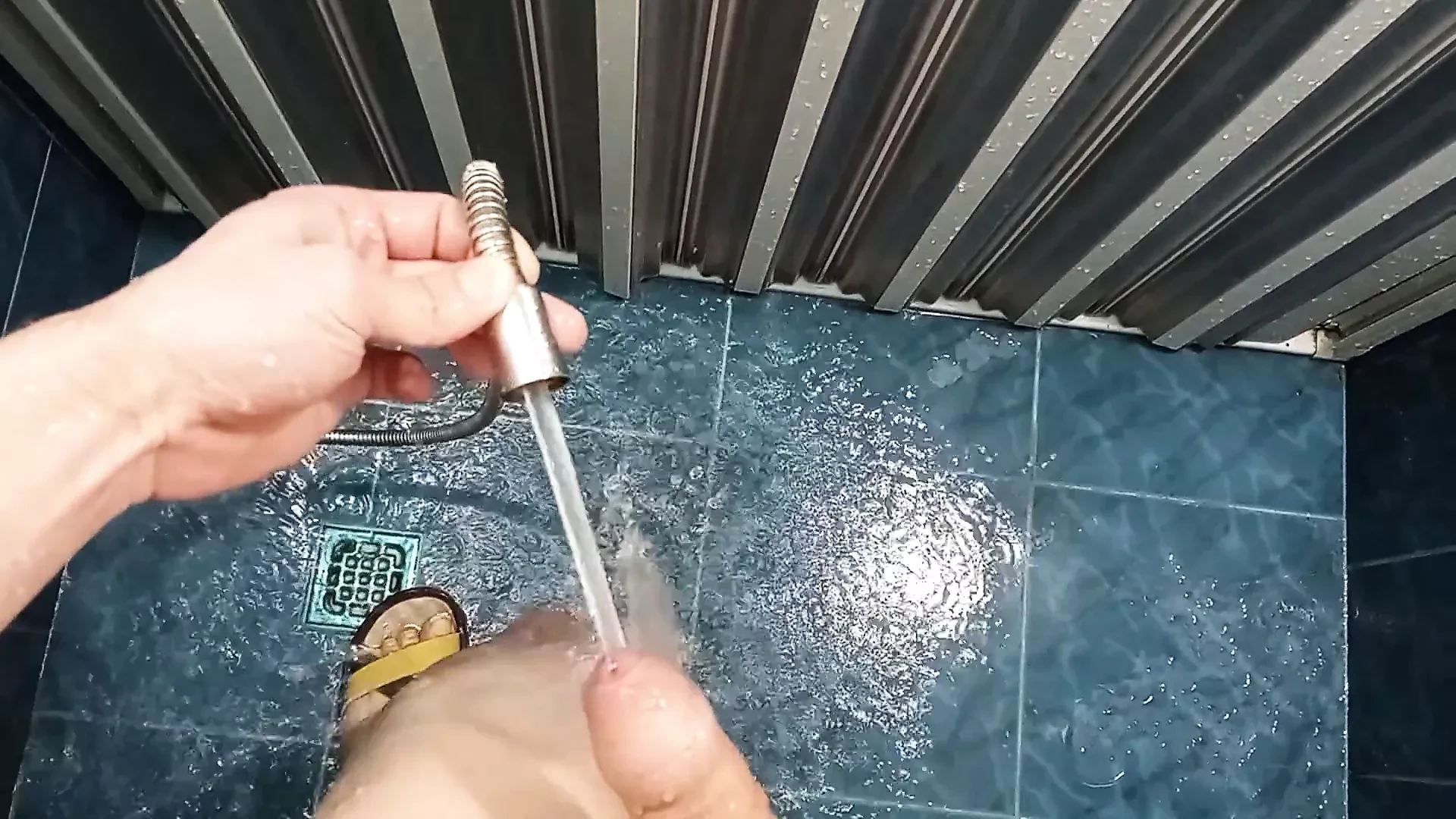 Inflates foreskin air yang mengalir dan pancutan mani