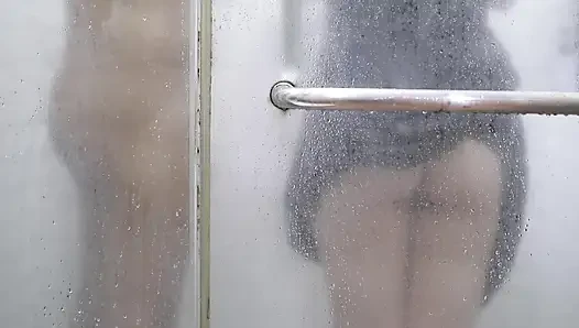 BOKEP INDO NEUESTES INDONESISCHES MÄDCHEN FICKT UNTER DER DUSCHE IN IHREM LIEBLINGS-SATINKLEID, IHR HINTERN IST SUPER SEXY UND PRALL