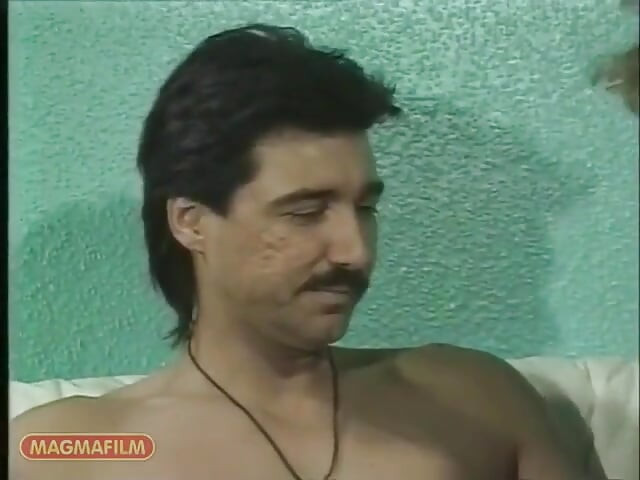 Sarı saçlı MILF askılı