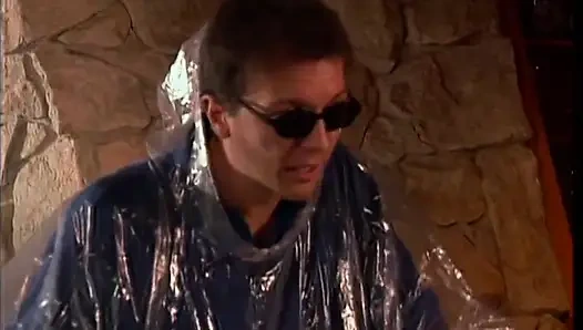 Cewek semok ini lagi asik muasin memeknya pakai dildo dan kontol besar