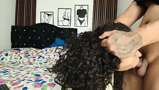 Beni emiyor ve sonra büyük amıyla oynamaya başlıyor