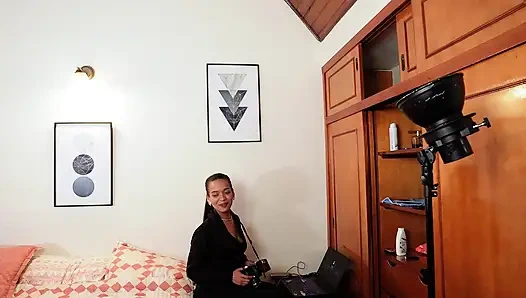 Threesome dengan dua Latina yang sangat panas ingin disetubuhi dan mengisi vagina mereka dengan banyak susu