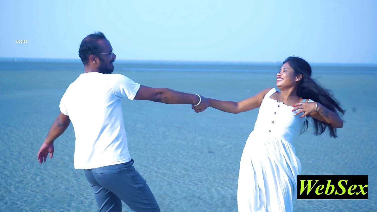 Indian Unmarried Couple Dating Sex at Sea Beach! Romantic Sex