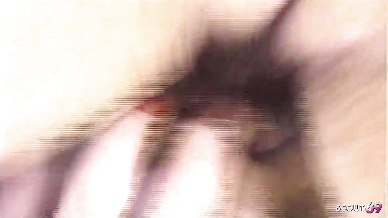 كبير الحلمه لاتينا المتحولين جنسيا الحصول على gangbanged المتسكعون ضيقة مارس الجنس في الهواء الطلق