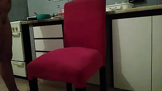 Üvey Babam, Mutfakta Her Gece Ziyaretlerinden Gerçekten Keyif Alıyorum Sanıyor