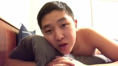 Geile Asiatin im Bett