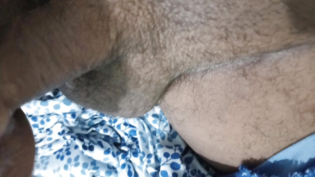 Estrecho Orificio Anal Provoca Derrame De Leche Muy Caliente