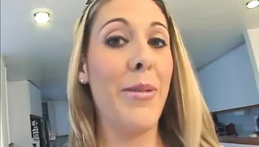 Asyalı genç kız ve kız arkadaşı sıkı deliklerini büyük yaraklı bir adama siktiriyor