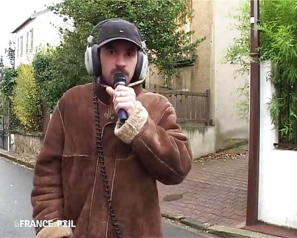 钢琴（还是长笛？）为这个积极主动的学生上课!