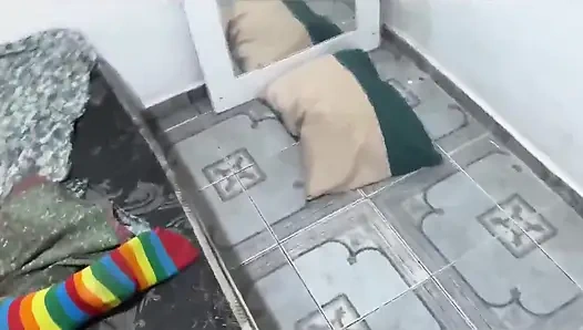 Я застукаю свою мачеху за изменой, и в конечном итоге занимаюсь с ней сексом.