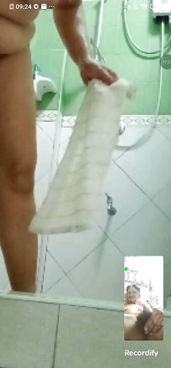 taking a bath then i jercking for pleasured