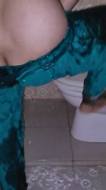 Epic moment from "It's so much fun to take a bath alone in the bathroom."