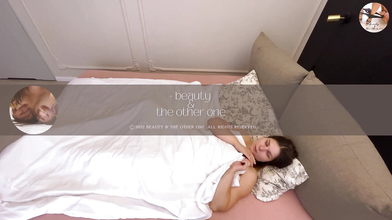 Home Alone Housewife Starts Her Day with Pussy Play