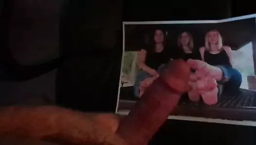 Kızların seksi ayaklarına cum haraç