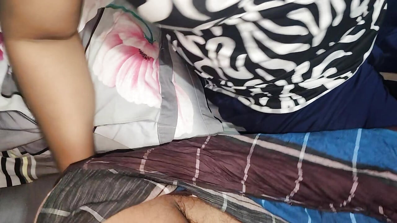 Makan malik ke sath chudaee bhag 01