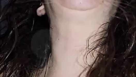 Fahişe götünü yalıyor