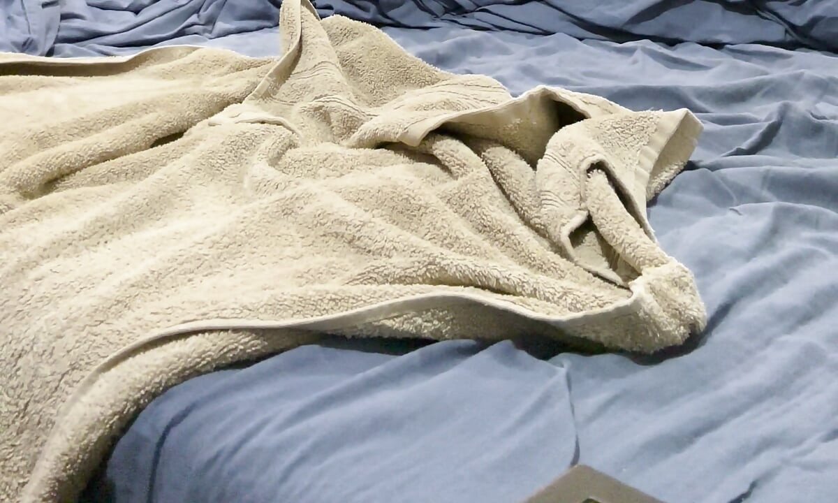 Horny Man Quickly Rubs His Penis To Cum