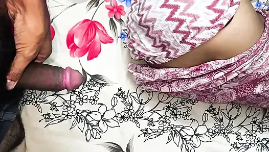Gadis imut berbagi ranjang sama pacarnya