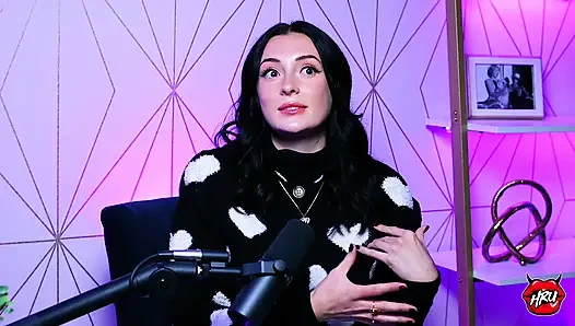 Charlotte Sins Menelan Pejuh, Pesta Seks, dan Bidang Ethicaljournalism yang Beruban