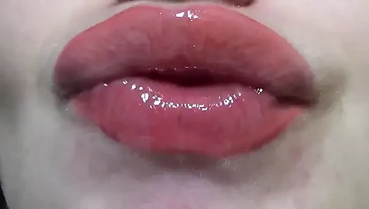 Фетиш с губами! Целование! Губы блестящие!