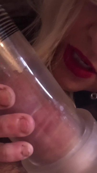 Zevkim için yarağını esnetiyorum