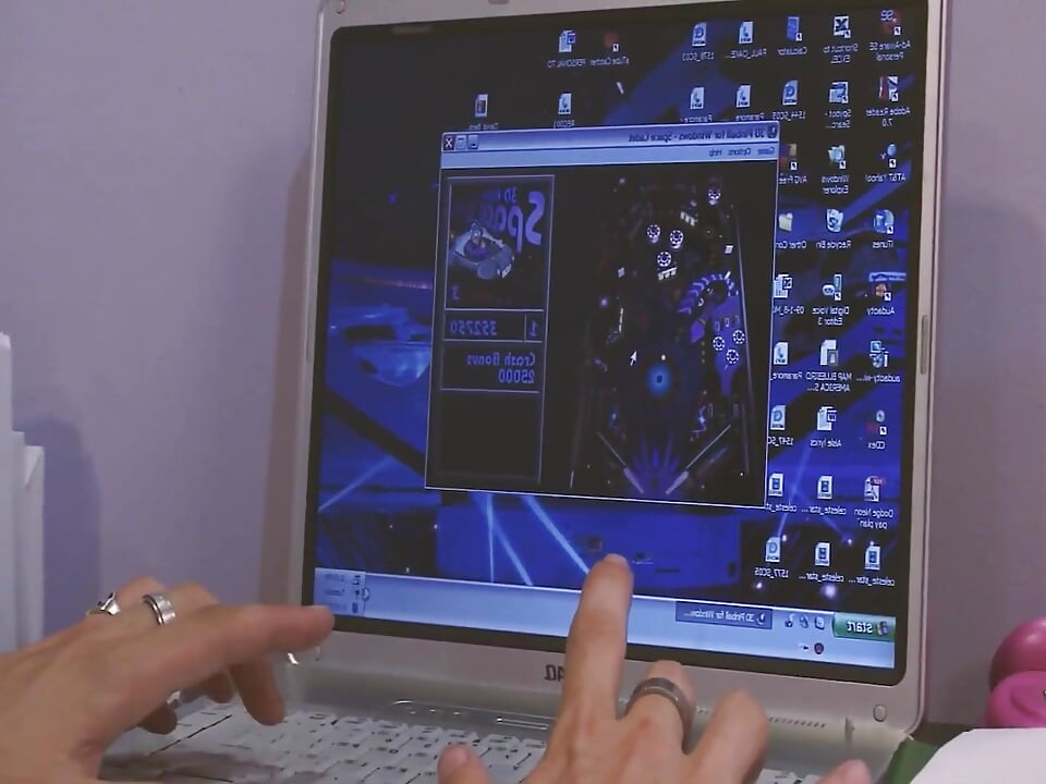 हॉटेस्ट कर्व्स सीन-2_brunette बड़ी गांड वाली गृहिणी को जोरदार चुदाई और शीर्ष पर वीर्य निकालना पसंद है