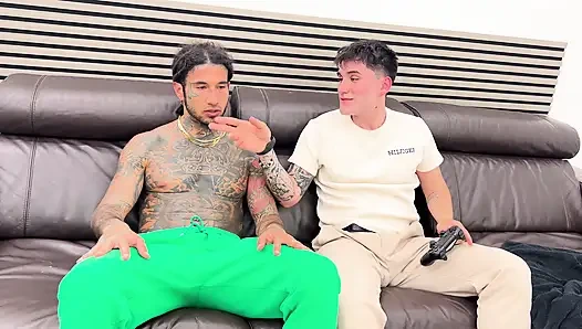 Покорная MILF хочет уничтожить свою киску — Сильвия Преслар