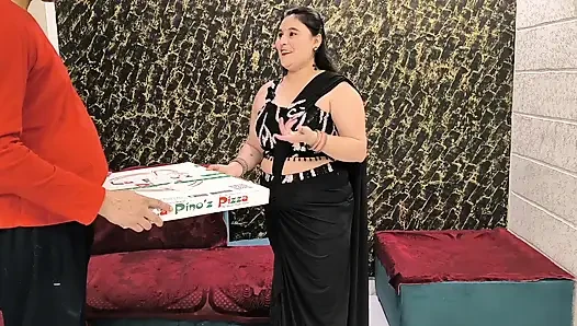 Pizza Delivery Guy Fuck Indian Lady for Free Pizza