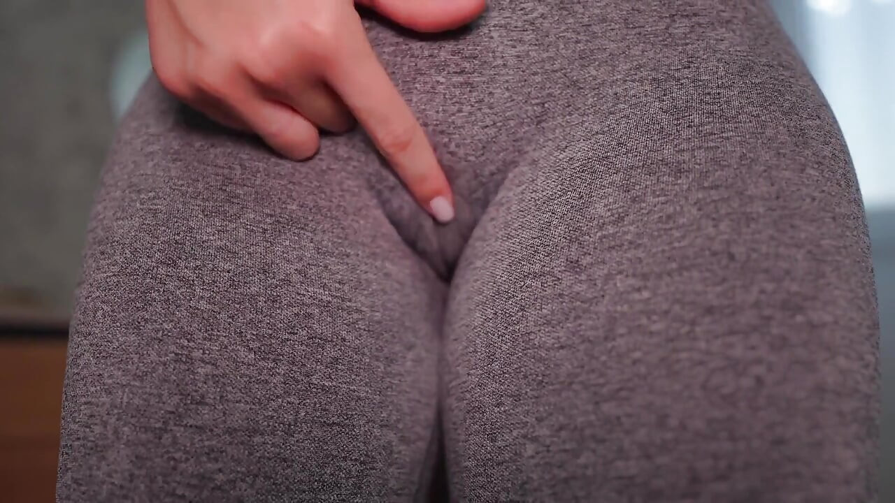 Cameltoe Fetish in Yoga Pants Part 1