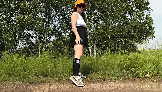 Diz yüksek çoraplı ve etek kaldırmalı 146 atletik bacak fetişi