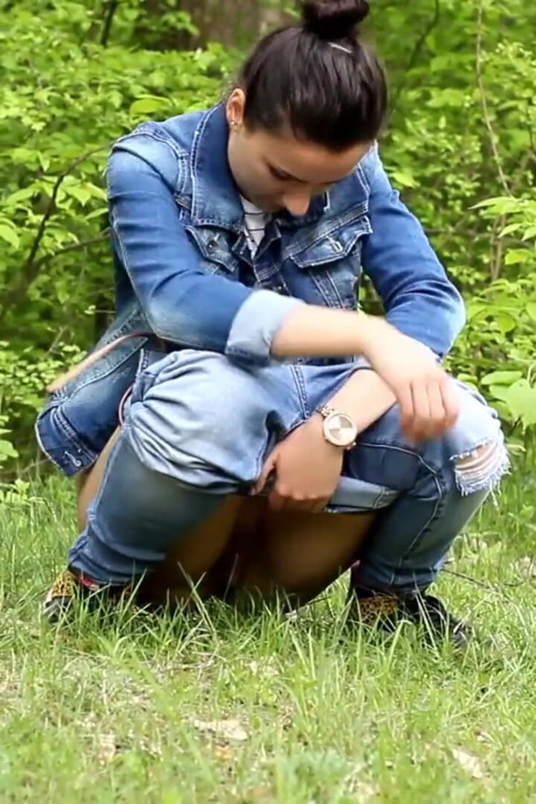 All natural - Ingrid is peeing and wiping herself with a leaf, several peeing attempts