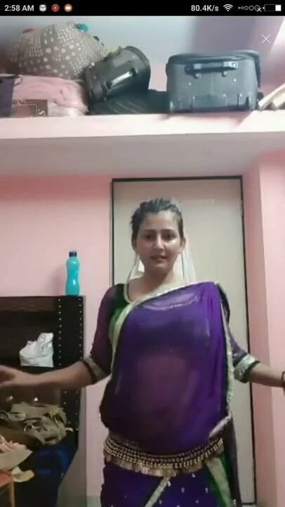 Bhabhi hot dance 2