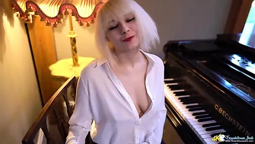 Dolliiy - rock sert piyanist