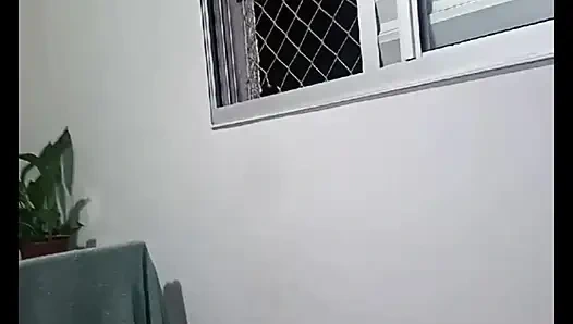 Komşu Evinde Bakım Yapan Adama Seks Yapıyor Ve Her Şeyi Filme Çekmesine Izin Veriyor