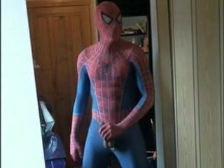 Spiderman masturbándose
