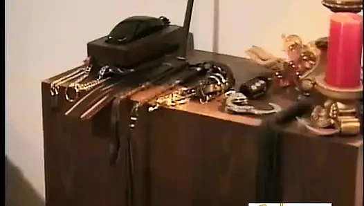 Majikan mendisiplinkan klien bayaran barunya