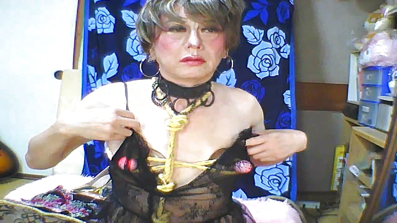 Tied up with a Rope and Ejaculated with a Big Dail